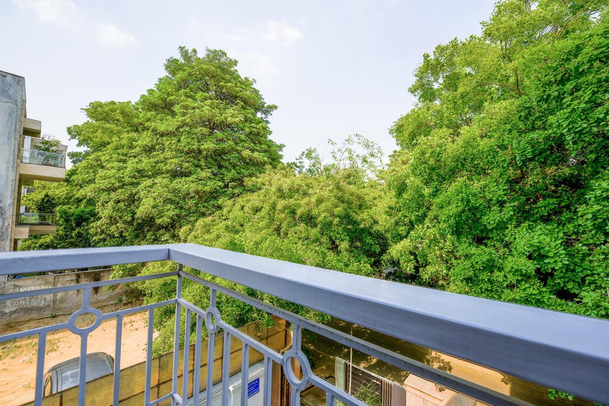 Hotel Exotica Leisure Valley, グルガウン エクステリア 写真